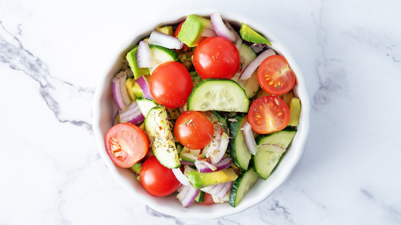 concombre et tomate en salade